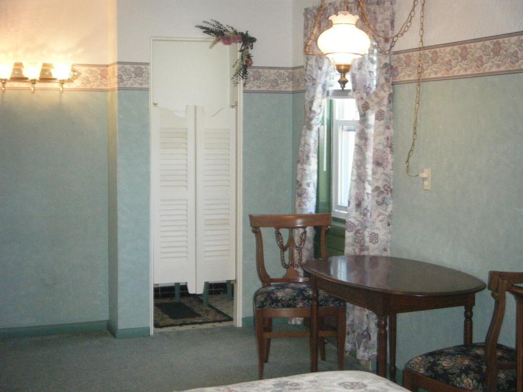 סיינט איגנס Boardwalk Inn מראה חיצוני תמונה