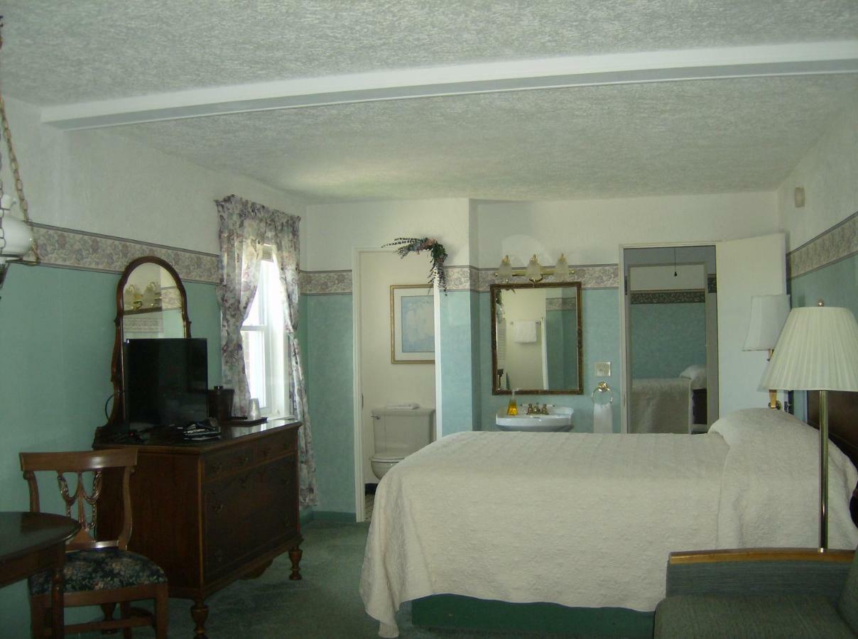 סיינט איגנס Boardwalk Inn מראה חיצוני תמונה